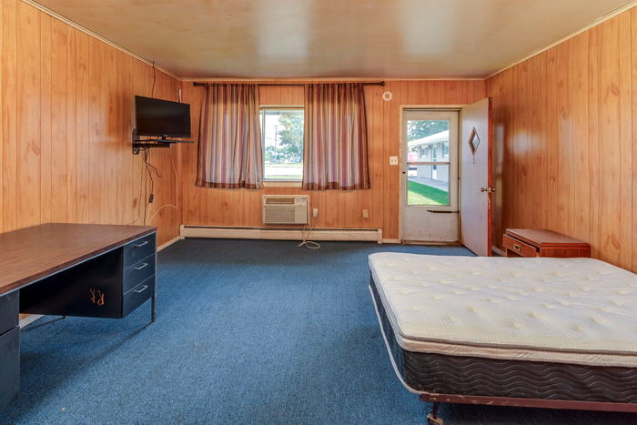Paradise Motel - Real Estate Photos (newer photo)